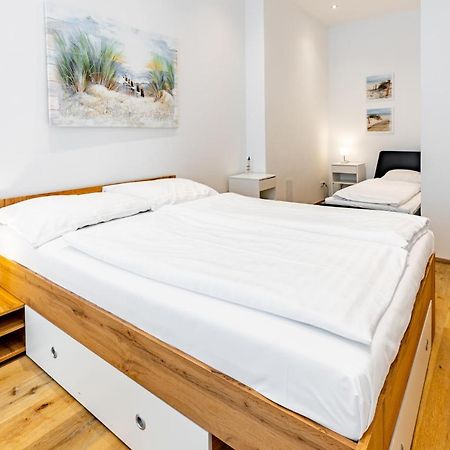 Budget Rooms West With Shared Kitchen Wien Exteriör bild