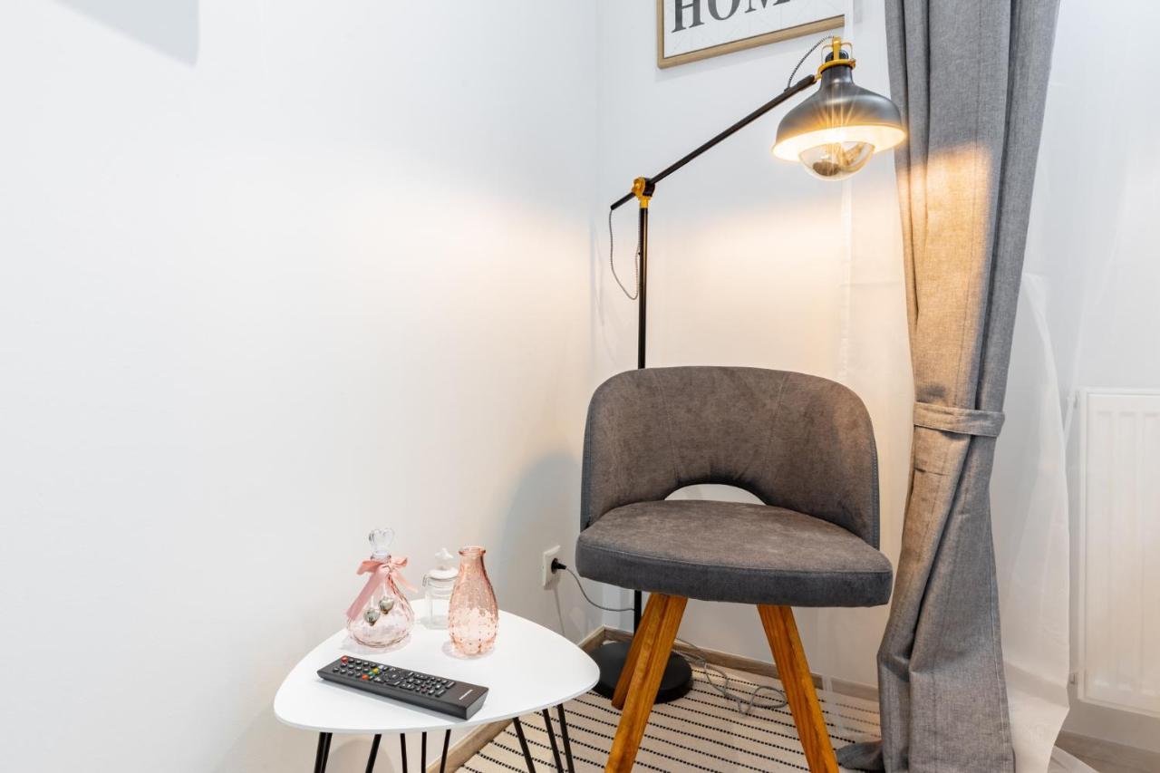 Budget Rooms West With Shared Kitchen Wien Exteriör bild
