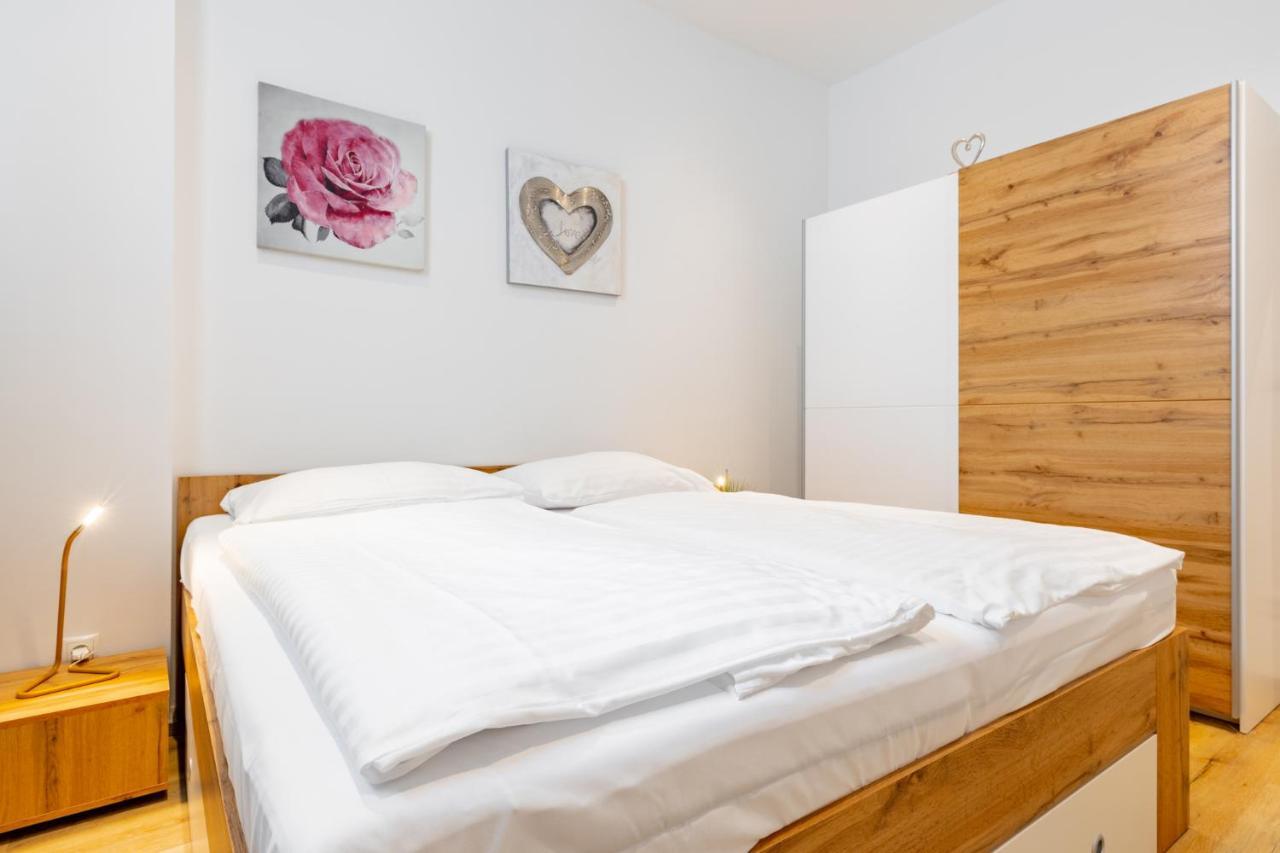 Budget Rooms West With Shared Kitchen Wien Exteriör bild