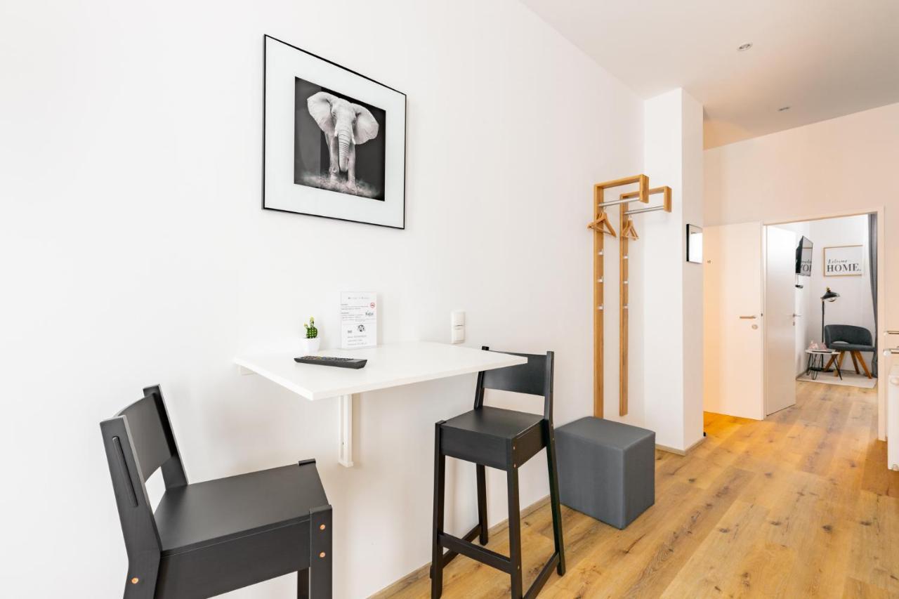 Budget Rooms West With Shared Kitchen Wien Exteriör bild