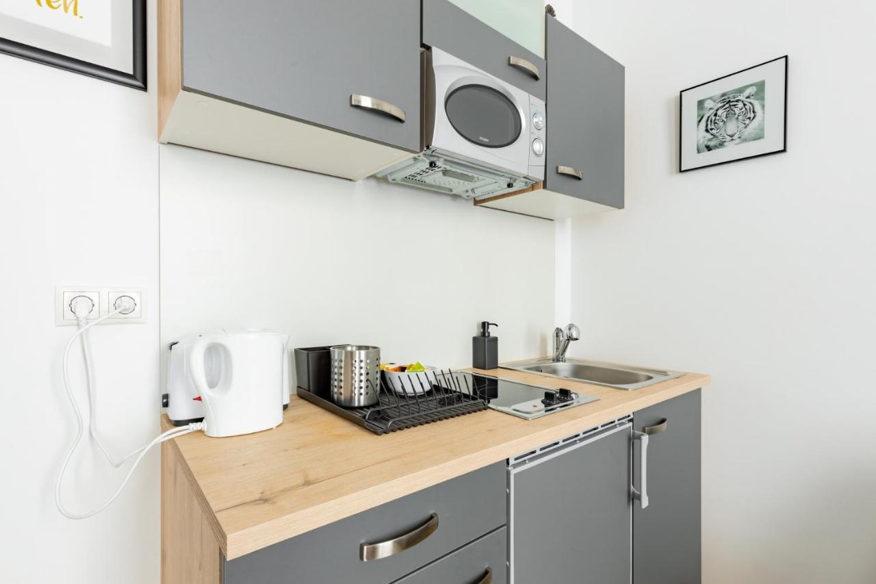 Budget Rooms West With Shared Kitchen Wien Exteriör bild