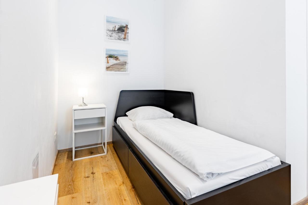 Budget Rooms West With Shared Kitchen Wien Exteriör bild