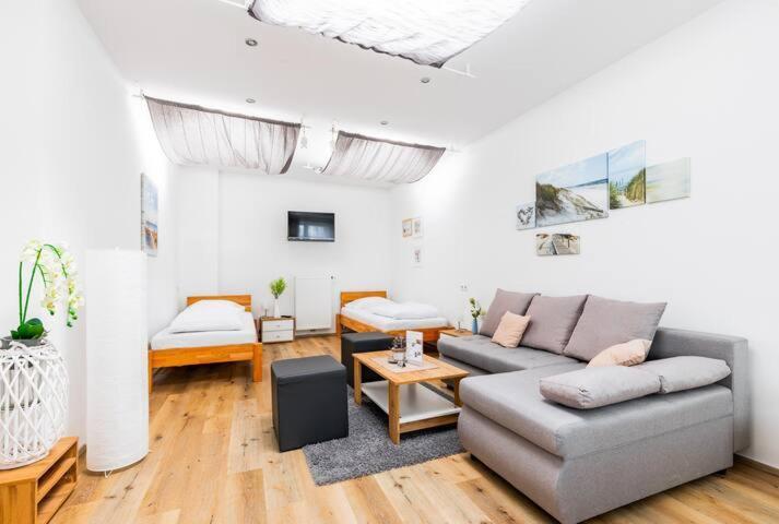 Budget Rooms West With Shared Kitchen Wien Exteriör bild