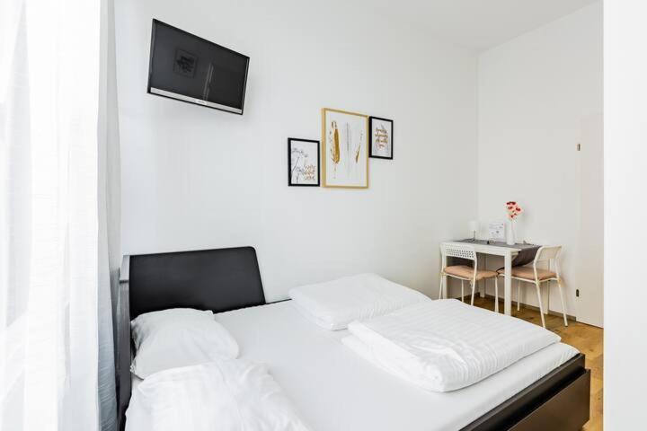 Budget Rooms West With Shared Kitchen Wien Exteriör bild