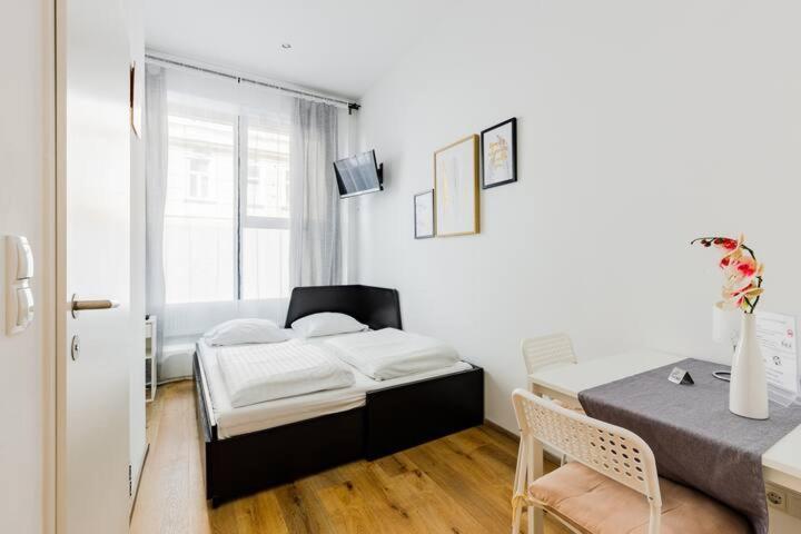 Budget Rooms West With Shared Kitchen Wien Exteriör bild