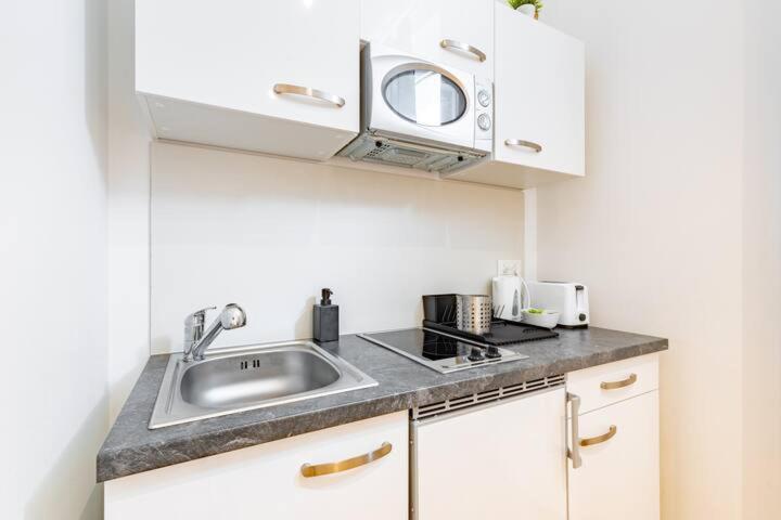 Budget Rooms West With Shared Kitchen Wien Exteriör bild