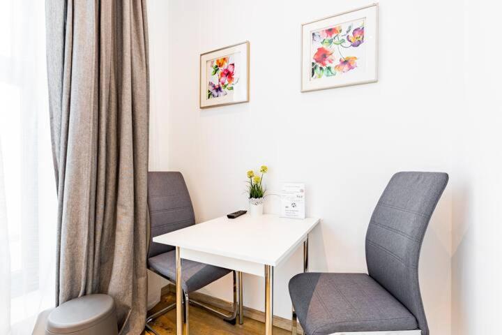 Budget Rooms West With Shared Kitchen Wien Exteriör bild
