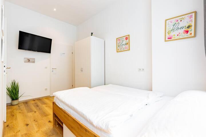 Budget Rooms West With Shared Kitchen Wien Exteriör bild