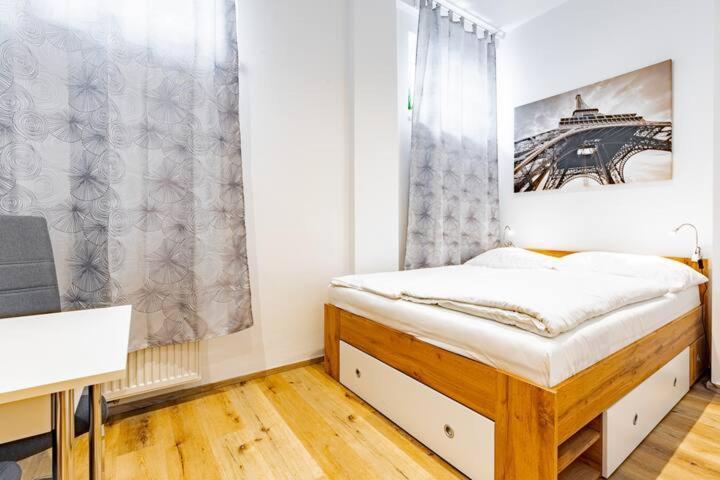 Budget Rooms West With Shared Kitchen Wien Exteriör bild