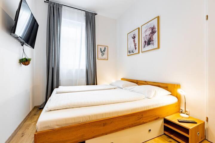 Budget Rooms West With Shared Kitchen Wien Exteriör bild