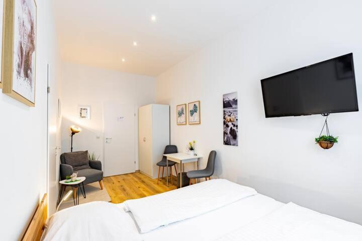 Budget Rooms West With Shared Kitchen Wien Exteriör bild