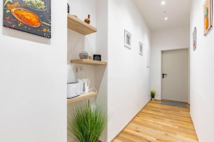 Budget Rooms West With Shared Kitchen Wien Exteriör bild