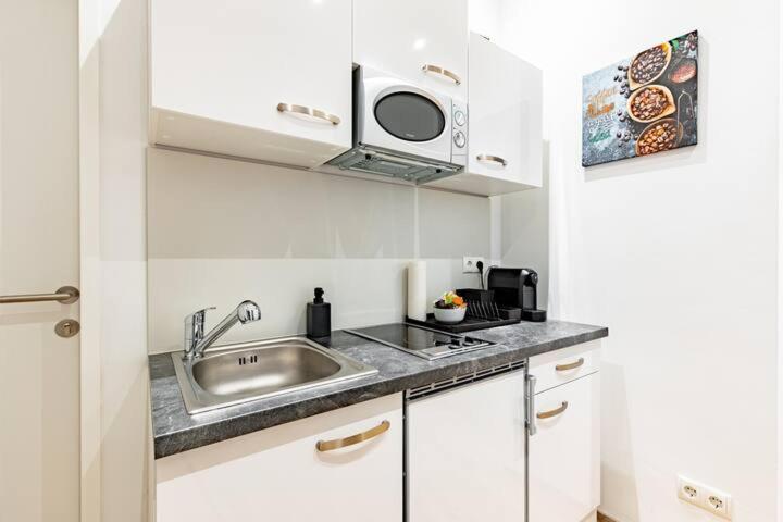 Budget Rooms West With Shared Kitchen Wien Exteriör bild
