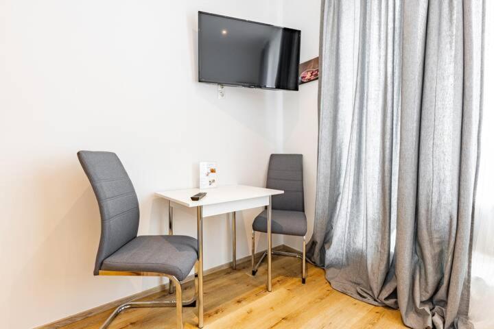 Budget Rooms West With Shared Kitchen Wien Exteriör bild