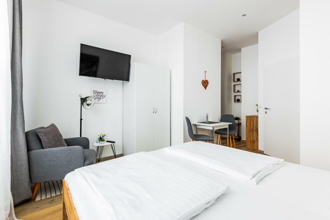 Budget Rooms West With Shared Kitchen Wien Exteriör bild