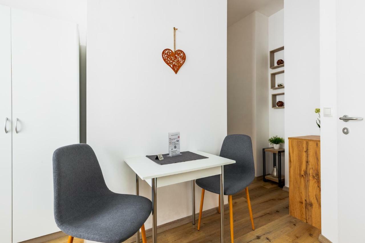 Budget Rooms West With Shared Kitchen Wien Exteriör bild