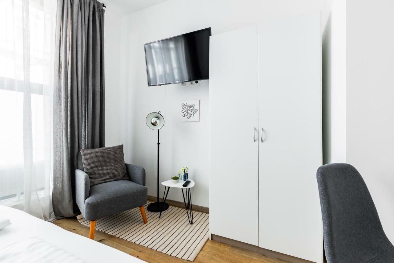 Budget Rooms West With Shared Kitchen Wien Exteriör bild