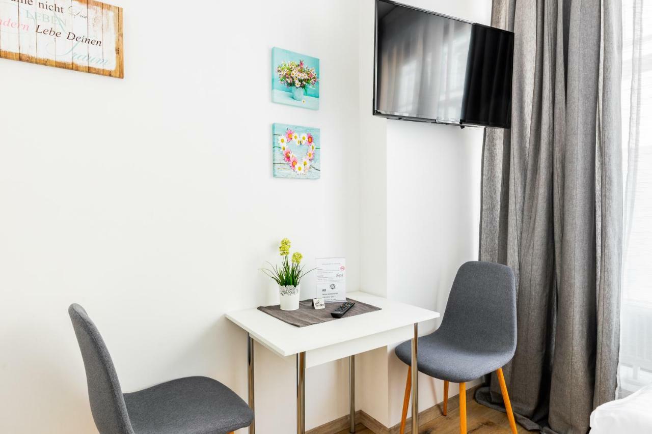 Budget Rooms West With Shared Kitchen Wien Exteriör bild