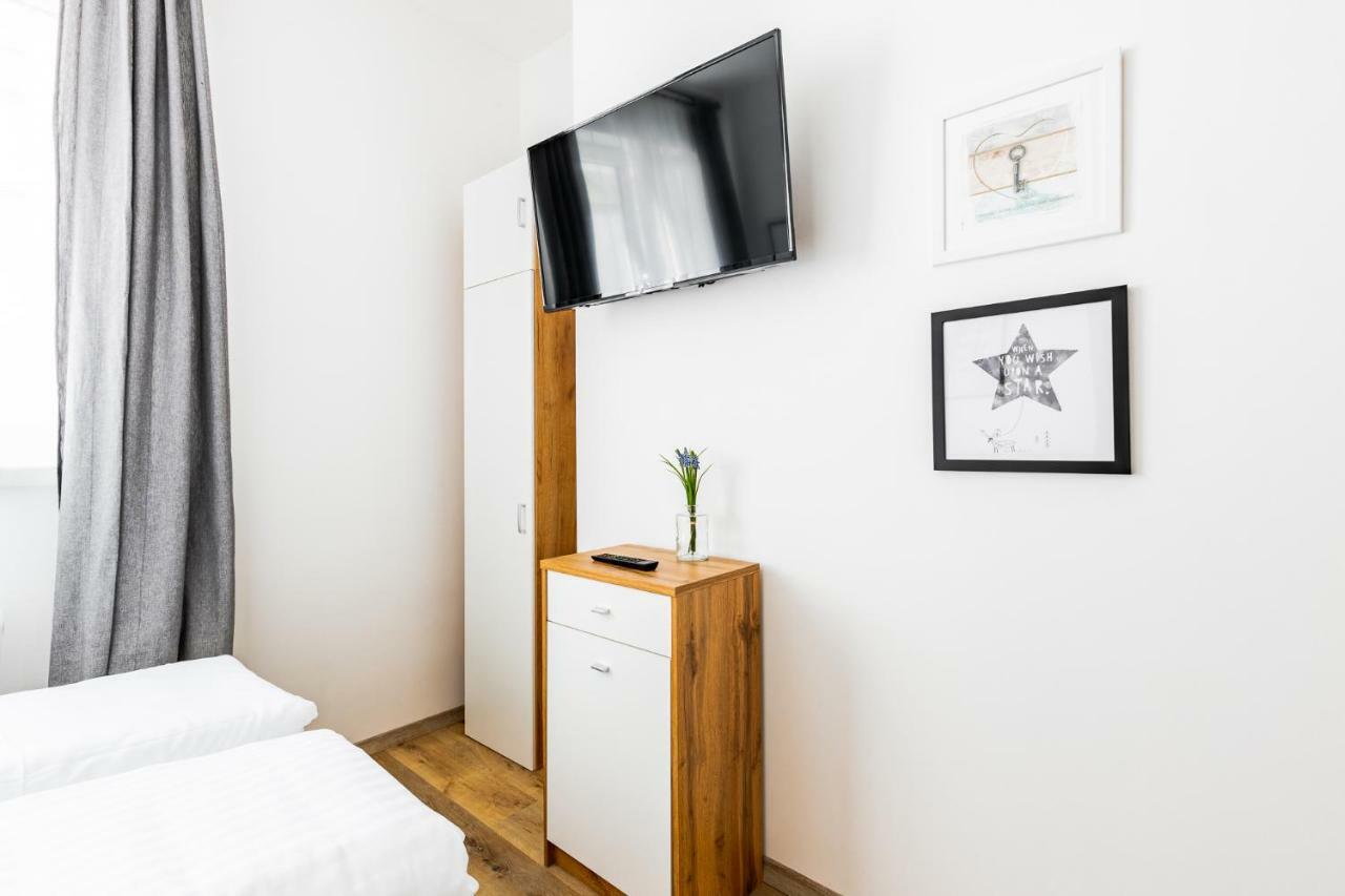 Budget Rooms West With Shared Kitchen Wien Exteriör bild