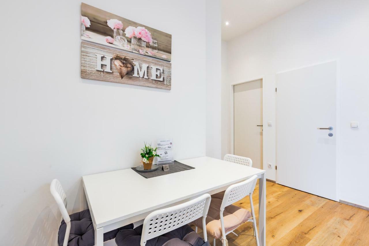 Budget Rooms West With Shared Kitchen Wien Exteriör bild