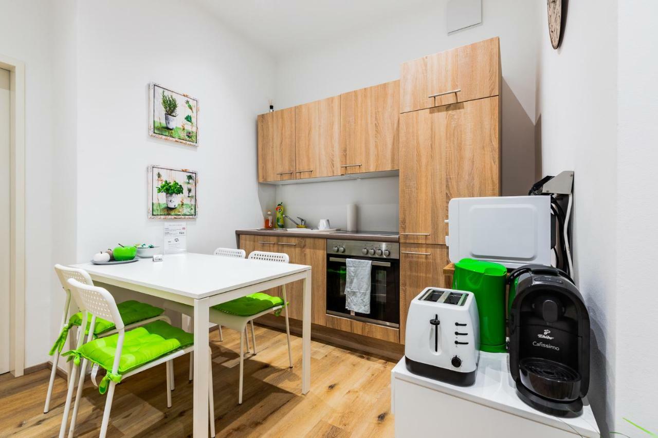 Budget Rooms West With Shared Kitchen Wien Exteriör bild