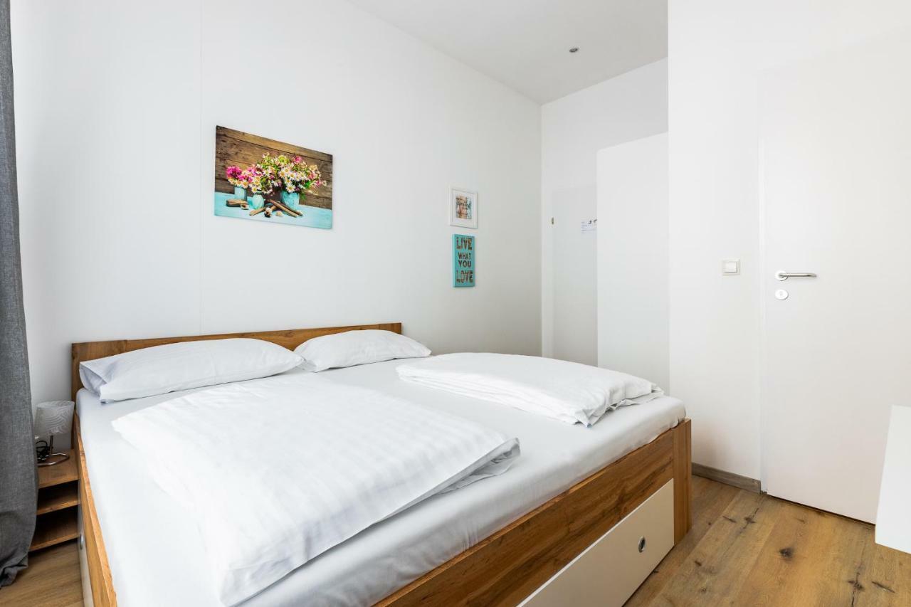 Budget Rooms West With Shared Kitchen Wien Exteriör bild