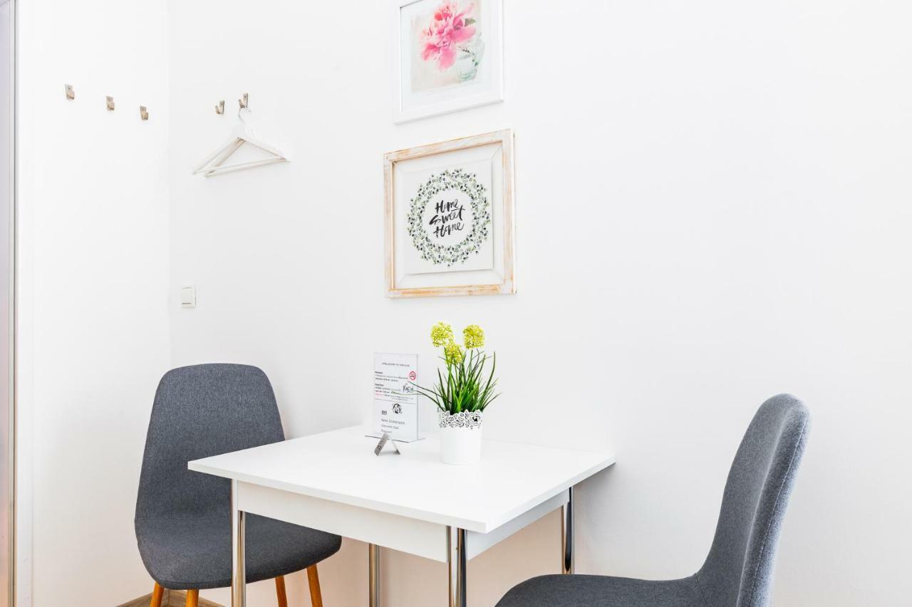 Budget Rooms West With Shared Kitchen Wien Exteriör bild