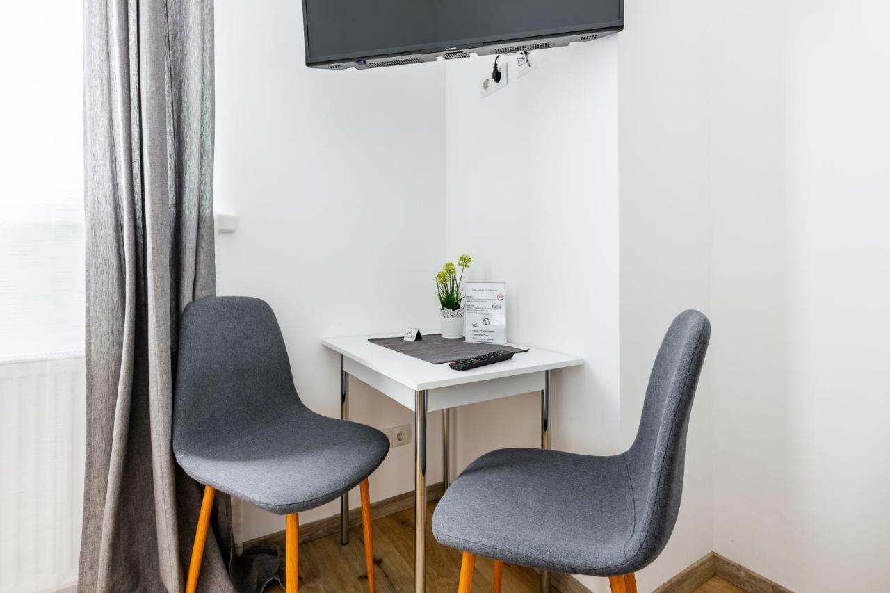 Budget Rooms West With Shared Kitchen Wien Exteriör bild
