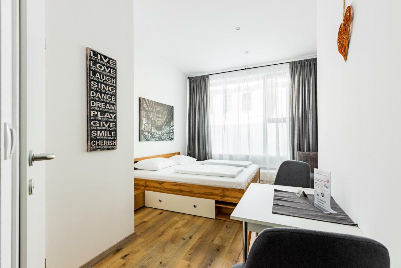 Budget Rooms West With Shared Kitchen Wien Exteriör bild