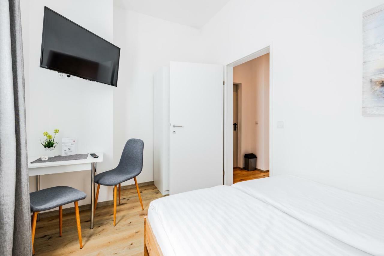 Budget Rooms West With Shared Kitchen Wien Exteriör bild