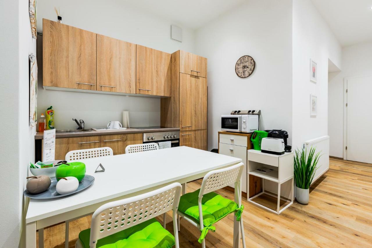 Budget Rooms West With Shared Kitchen Wien Exteriör bild