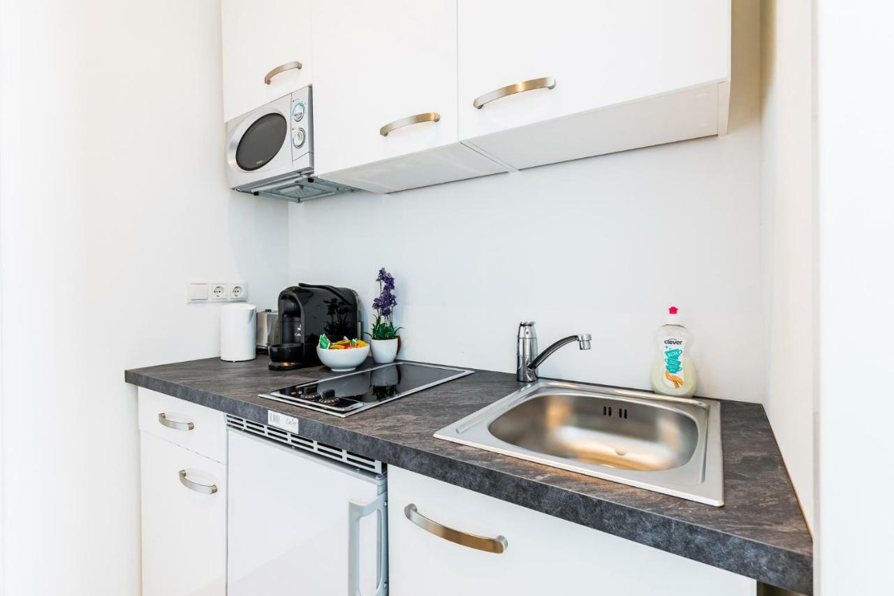 Budget Rooms West With Shared Kitchen Wien Exteriör bild