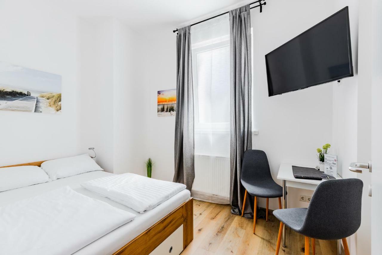 Budget Rooms West With Shared Kitchen Wien Exteriör bild
